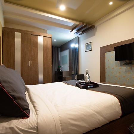 Oyo 79355 Collection O Hotel Adona Meenangadi Ngoại thất bức ảnh