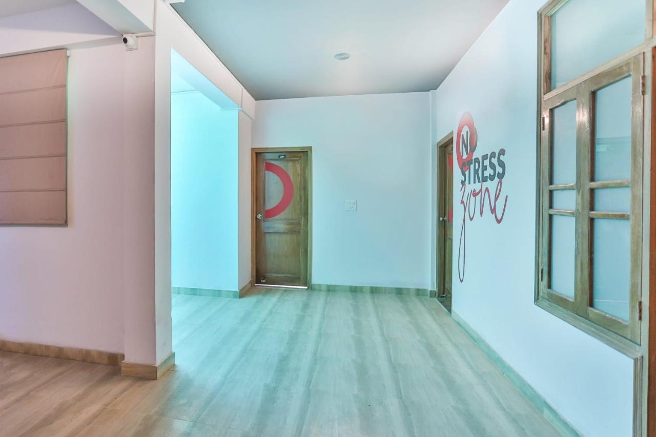 Oyo 79355 Collection O Hotel Adona Meenangadi Ngoại thất bức ảnh